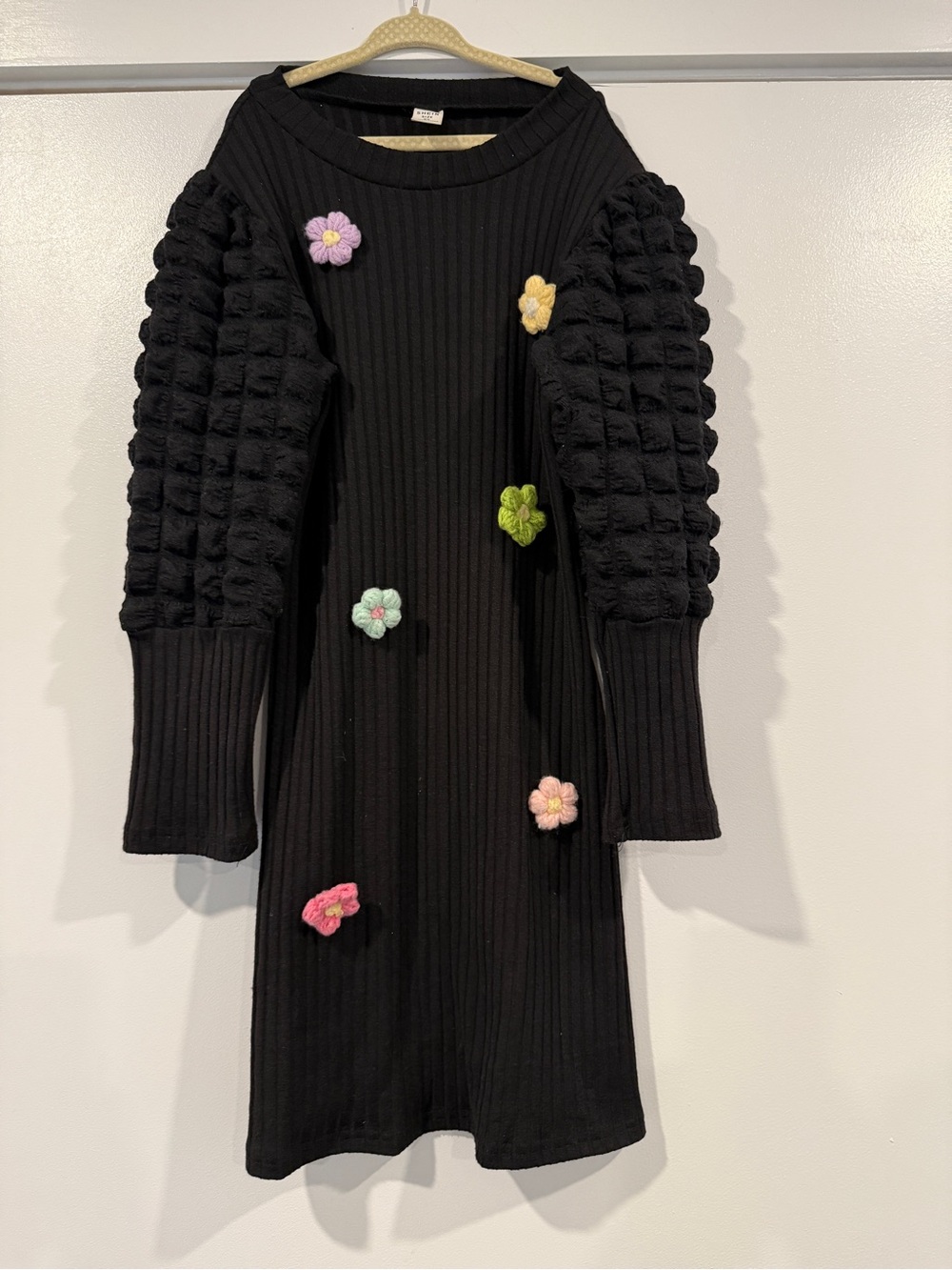Girls knit dress with flowers and balloon sleeves